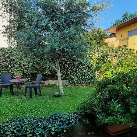 #10Ilnumeroperfetto, Independent Entrance, Private Parking & Garten Morbio Inferiore Exterior foto
